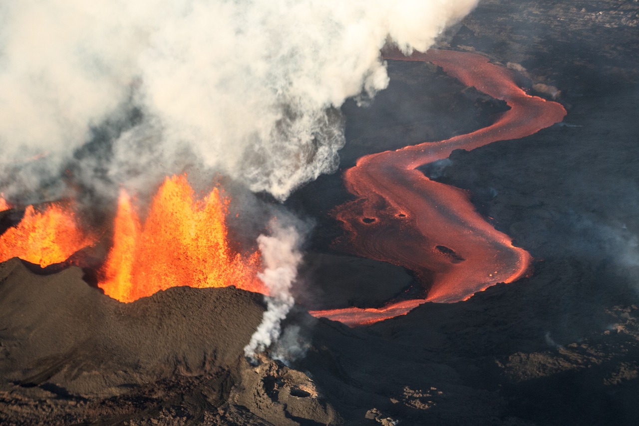 全球火山爆发最新动态，影响及应对策略